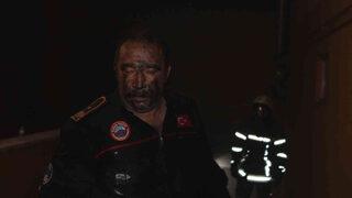 14 katlı binada korkutan yangın: 16 kişi hastanelik oldu! Herkes oraya koştu