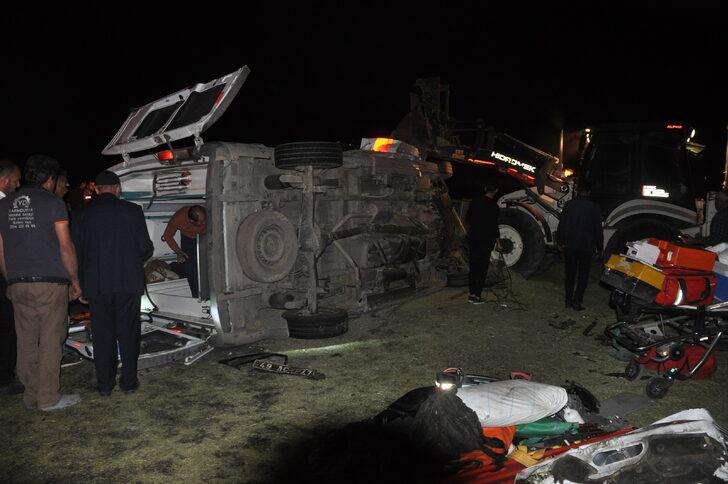 Muş'ta ambulans ile traktörün çarpışması sonucu 5 kişi yaralandı G3
