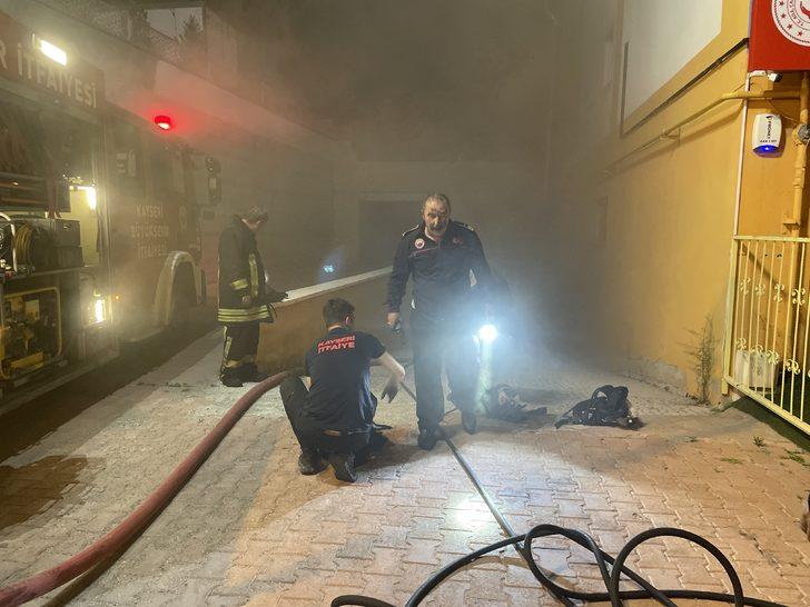 GÜNCELLEME - Kayseri'de apartmanda çıkan yangın söndürüldü G4