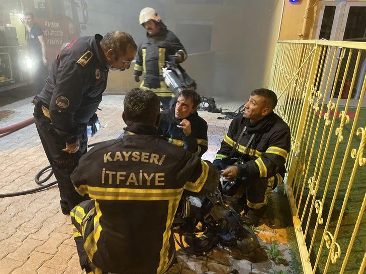 GÜNCELLEME - Kayseri'de apartmanda çıkan yangın söndürüldü G5