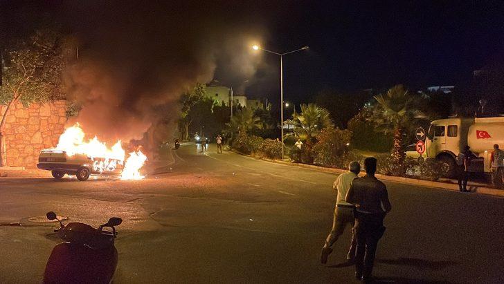 Bodrum'da seyir halindeyken alev alan otomobil tamamen yandı G4