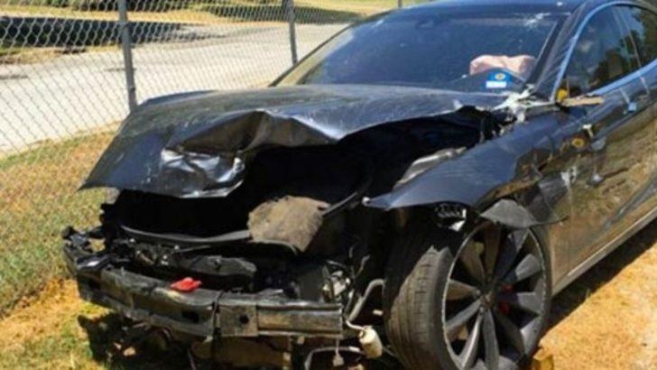 Tesla’nın otopilotu virajı algılamadı ve kaza yaptı