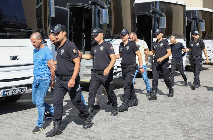 "Kökünü Kurutma Operasyonu"nda gözaltına alınan zanlılardan 46'sı adliyeye sevk edildi G1