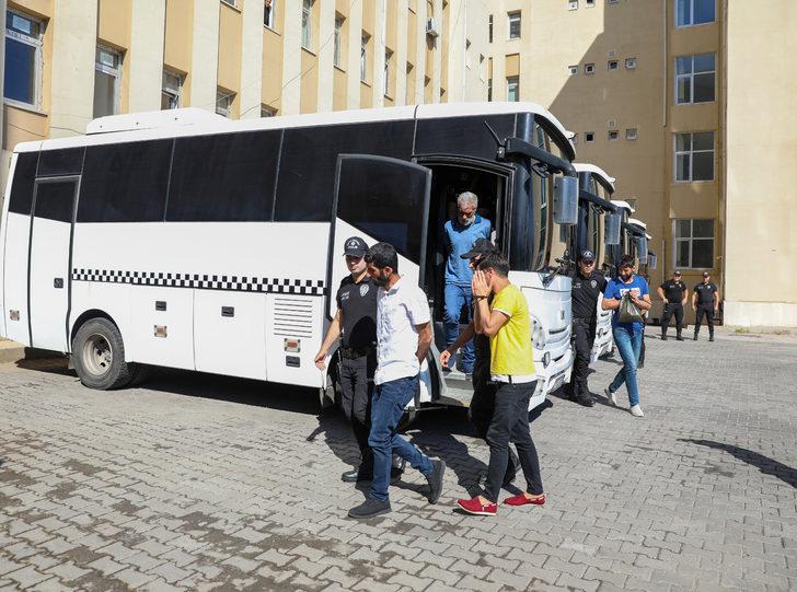 "Kökünü Kurutma Operasyonu"nda gözaltına alınan zanlılardan 46'sı adliyeye sevk edildi G4