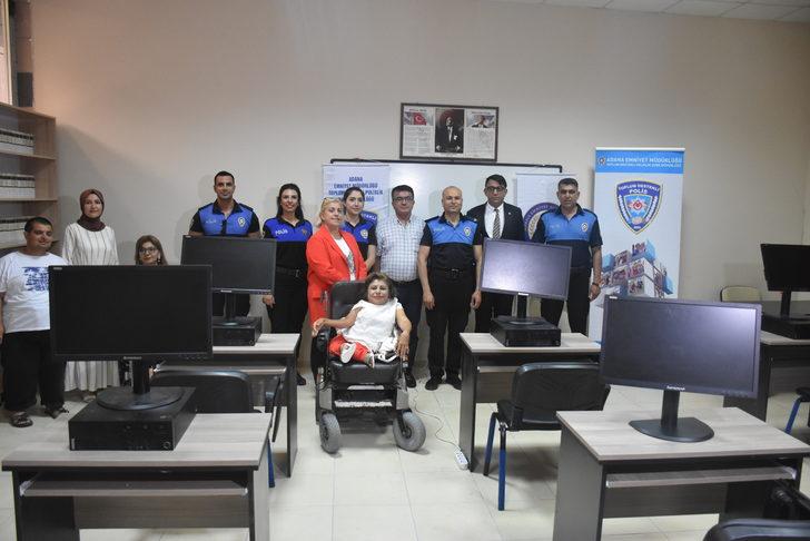 Adana polisinden engelliler için kurulan sınıfa bilgisayar desteği G5