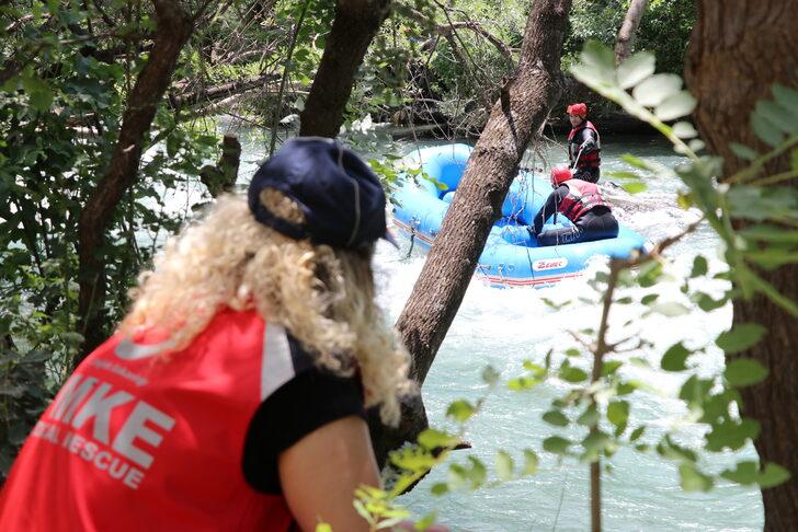 Müküs Çayı'nda kaybolan hemşirenin ailesi arama çalışmalarını umutla takip ediyor G1