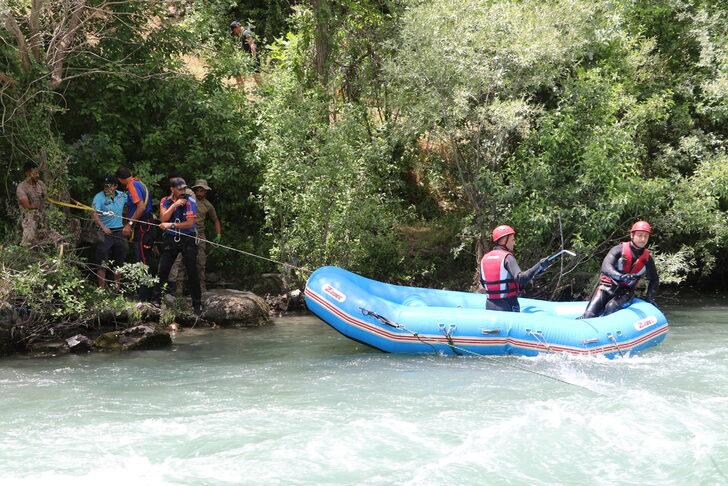 Müküs Çayı'nda kaybolan hemşirenin ailesi arama çalışmalarını umutla takip ediyor G5