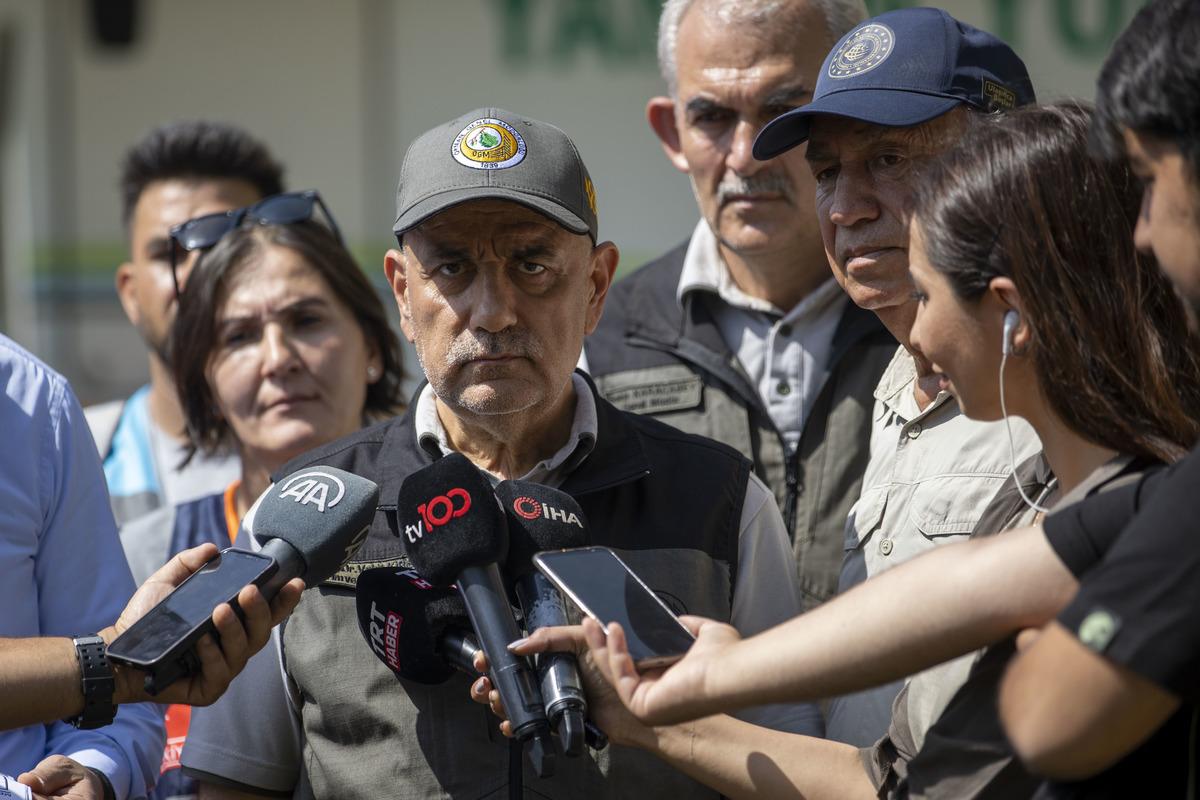 Bakanlar Soylu ve Kirişci, Marmaris'teki yangınla ilgili a&ccedil;ıklama yaptı (1)