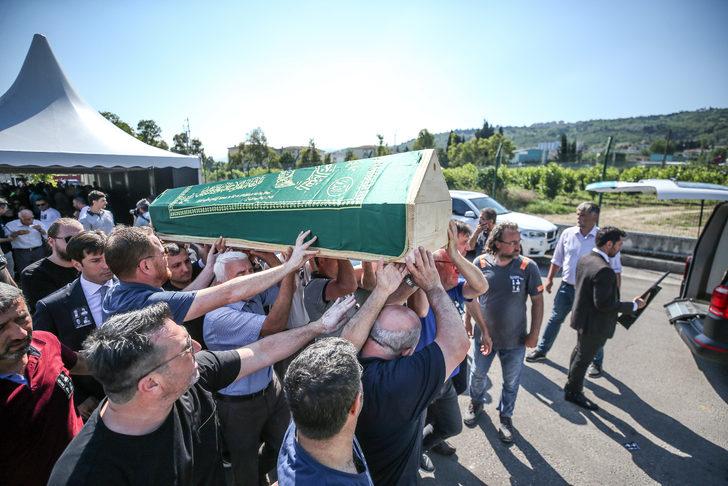 İtalya'daki helikopter kazasında yaşamını yitiren Serhat Kenar'ın cenazesi Adana'da defnedildi G3