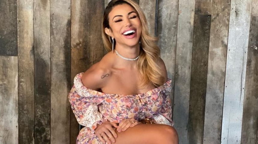 Yoga yaparken çırılçıplak soyundu! Takipçilerine çıplak antrenmanın faydalarını anlattı