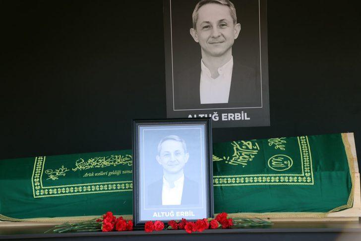 İtalya'daki helikopter kazasında yaşamını yitiren Serhat Kenar'ın cenazesi Adana'da defnedildi G5