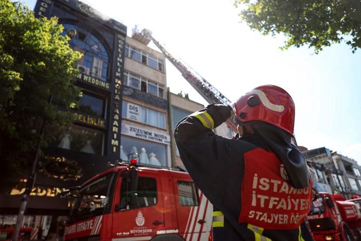 Fatih'te gelinlikçide çıkan yangında mahsur kalanlar kurtarıldı G5