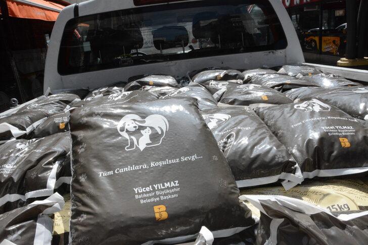 Marmaris'teki orman yangınından etkilenen hayvanlar için Balıkesir'den 3 araç gönderildi G3