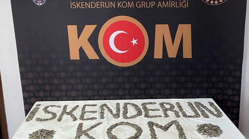 Hatay'da otomobilde 6 bin 670 sikke ele geçirildi