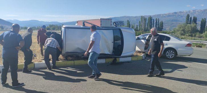 Erzincan'da otomobille hafif ticari araç çarpıştı, biri çocuk 5 kişi yaralandı G2