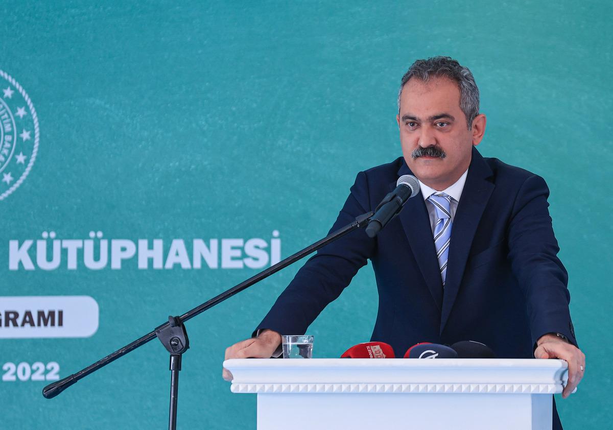 Milli Eğitim Bakanı &Ouml;zer, İhsan Fazlıoğlu K&uuml;t&uuml;phanesi'nin a&ccedil;ılışına katıldı: