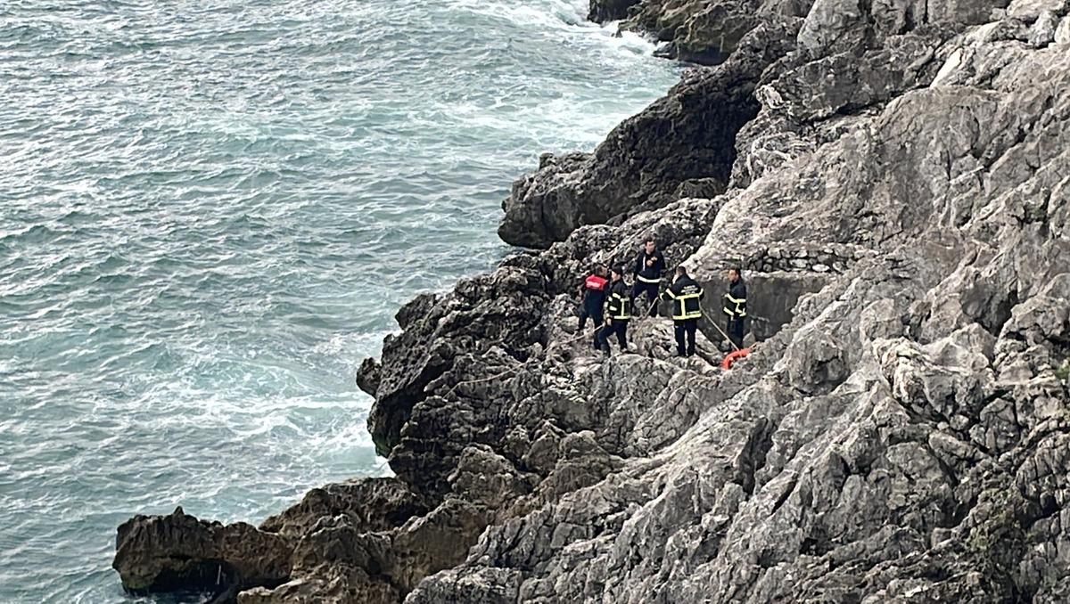 Zonguldak'ta denize d&uuml;şen gen&ccedil;, Sahil G&uuml;venlik botuyla kurtarıldı