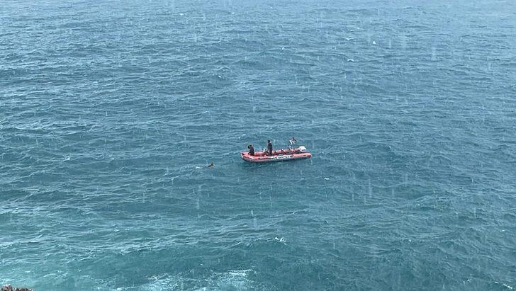 Zonguldak'ta denize düşen genç, Sahil Güvenlik botuyla kurtarıldı G5