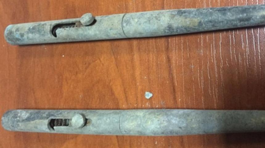 50 tane kalem g&ouml;r&uuml;n&uuml;ml&uuml; suikast silahı ele ge&ccedil;irildi: 18 g&ouml;zaltı