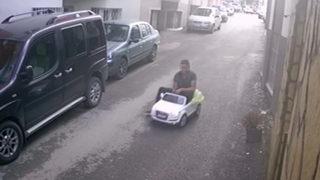 Yer: Sivas! Binadan kucağında çıkartıp çaldı, taşımakta zorlanınca bakın ne yaptı