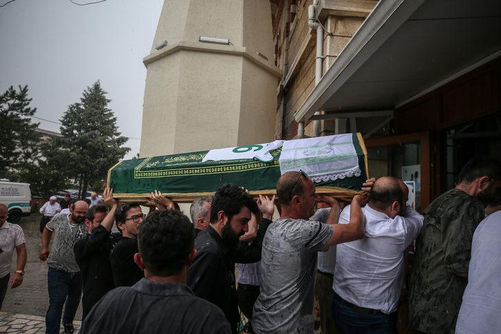 İtalya'daki helikopter kazasında yaşamını yitiren Arif Cez'in cenazesi Bursa'da defnedildi G3