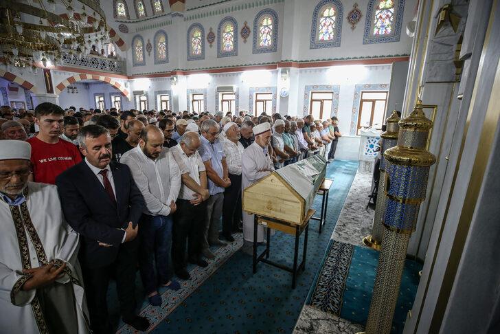 İtalya'daki helikopter kazasında yaşamını yitiren Arif Cez'in cenazesi Bursa'da defnedildi G4