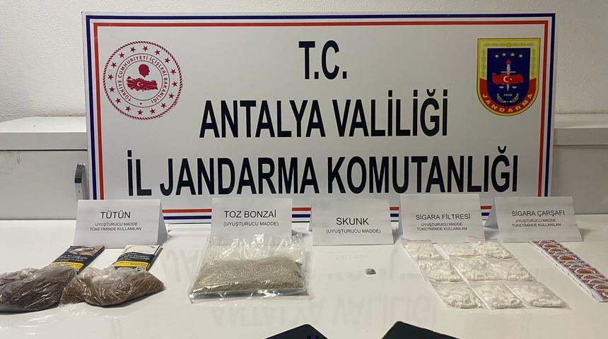 Antalya'da uyuşturucu operasyonunda 2 ş&uuml;pheli g&ouml;zaltına alındı