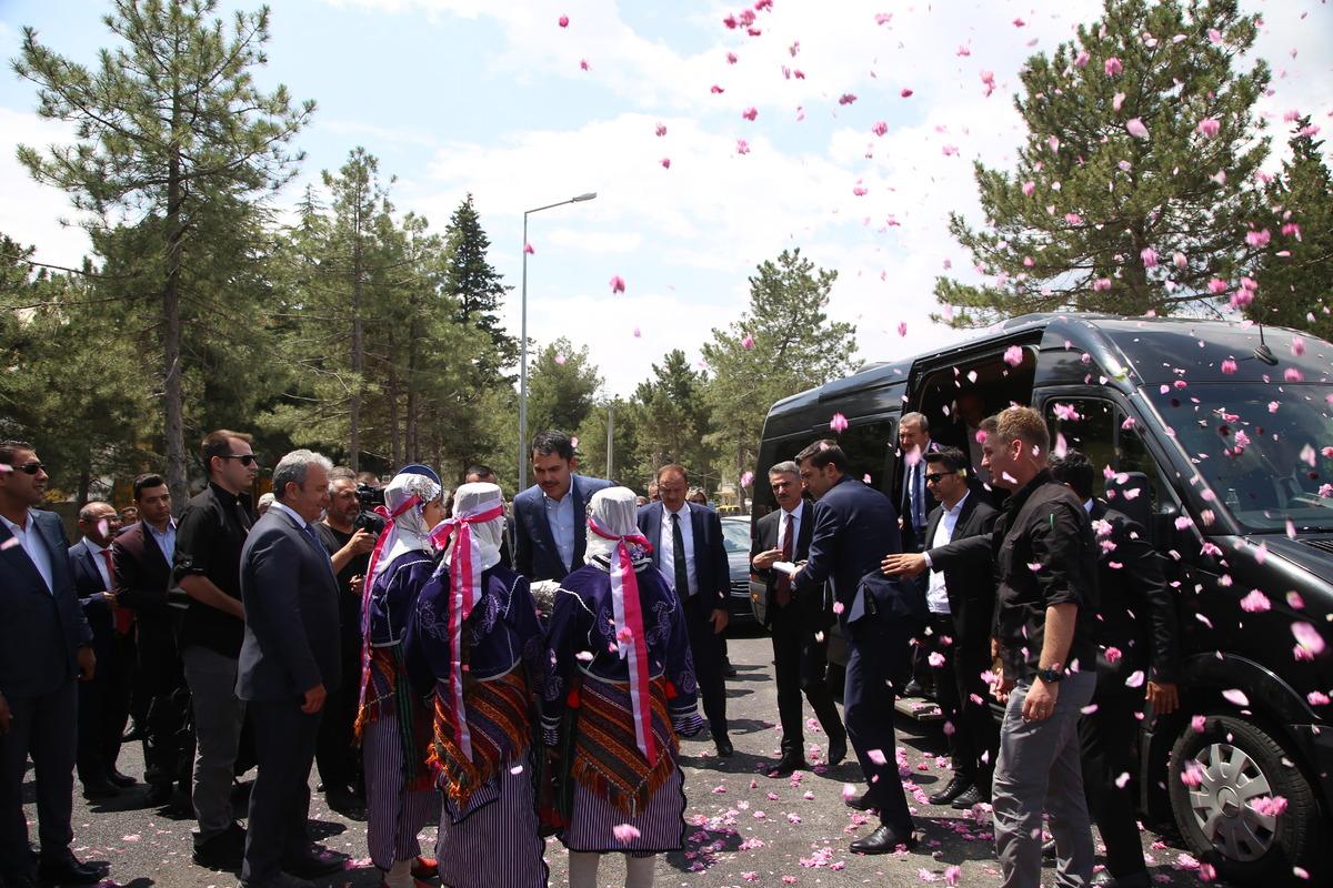 &Ccedil;evre, Şehircilik ve İklim Değişikliği Bakanı Kurum, Isparta'da ziyaretlerde bulundu