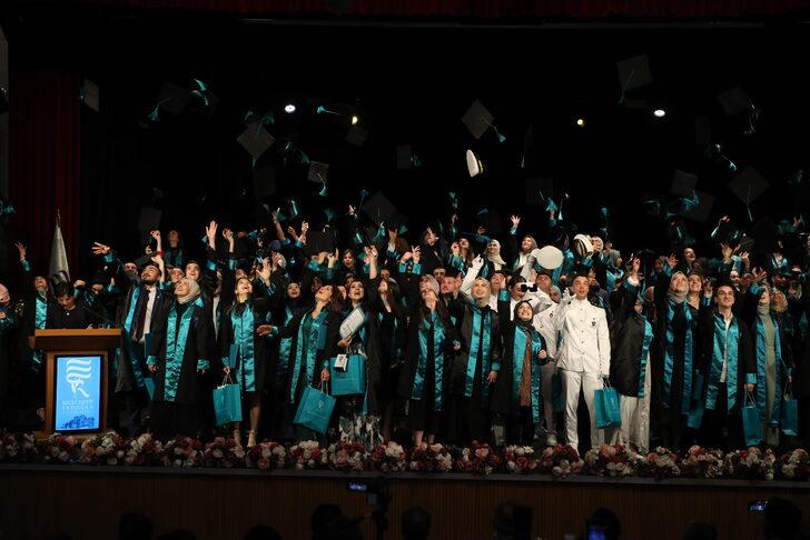 Recep Tayyip Erdoğan Üniversitesinde mezuniyet töreni düzenlendi
