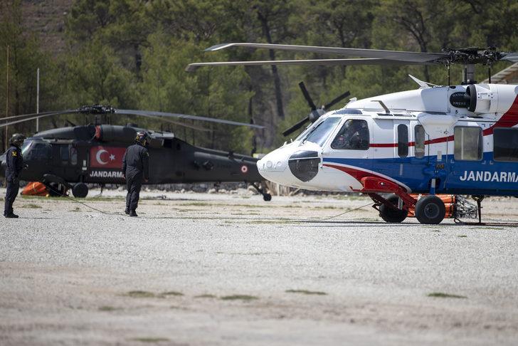 Marmaris'teki orman yangınına jandarma 12 helikopterle hava gücü desteği veriyor G4