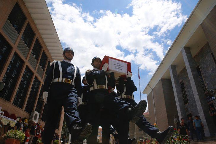 Şehit Astsubay Oğuzhan Arduç, Eskişehir'de son yolculuğuna uğurlandı G1