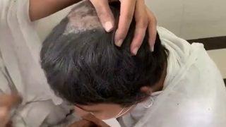 Hindistan’da 8 yaşındaki kız acı veren dini gelenekle yeni hayatına başladı! “Dünyevi bağlarımdan vazgeçtim”