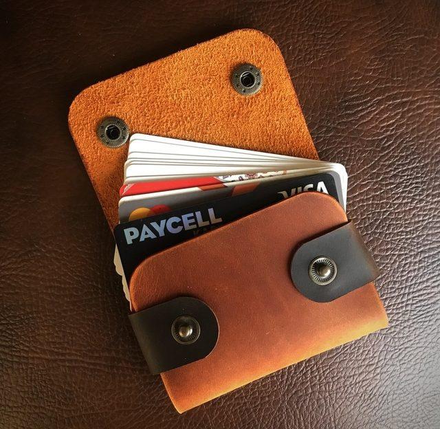 Son zamanların yükselen trendi kartlık şeklindeki cüzdanlara öneri modeller