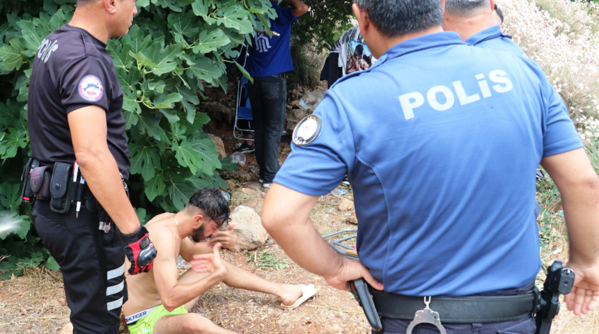 Yer: Antalya! Kimlik soran polise direnince biber gazı yedi, duş alıp ifadeye gitti