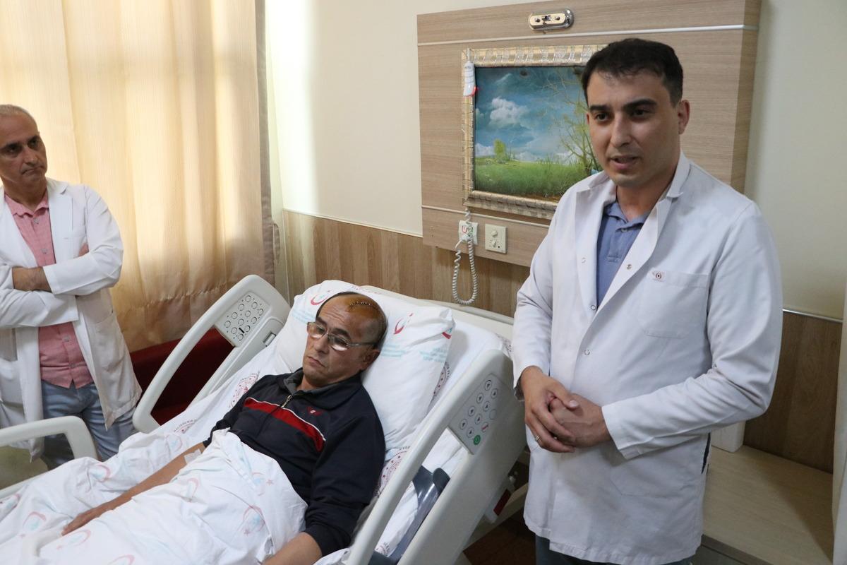 Niğde'de 3 boyutlu yazıcıyla &uuml;retilen yapay kemik hastanın kafatasına yerleştirildi