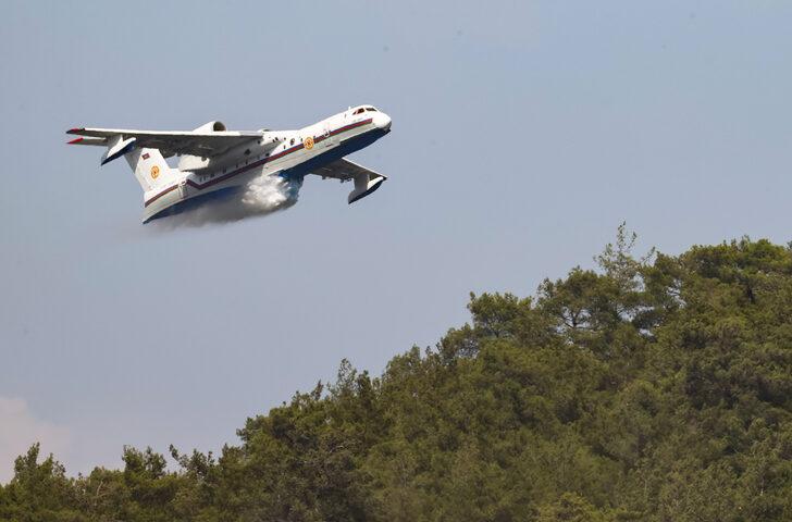 Azerbaycan'dan gelen amfibi uçak, Marmaris'teki orman yangınına müdahale ediyor G2