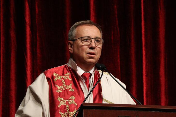 TÜ Rektörü, yeni mezun meslektaşlarına "en iyi ilacın güler yüz olduğu" tavsiyesinde bulundu: G2