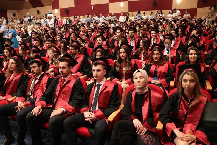 TÜ Rektörü, yeni mezun meslektaşlarına "en iyi ilacın güler yüz olduğu" tavsiyesinde bulundu: G3