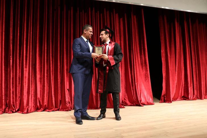 TÜ Rektörü, yeni mezun meslektaşlarına "en iyi ilacın güler yüz olduğu" tavsiyesinde bulundu: G5