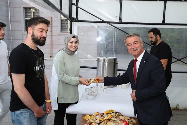 Amasya Üniversitesinden sınavlara çalışan öğrencilere yiyecek ve içecek ikramı G2