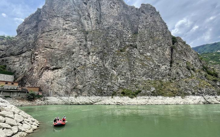 Çoruh Nehri'nde iki baraj arasındaki parkurda rafting gösterisi G5