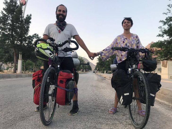 İzmirli çift, bisikletle Türkiye turuna çıktı! Gün de 60 TL harcayarak Mardin’e ulaştılar G5