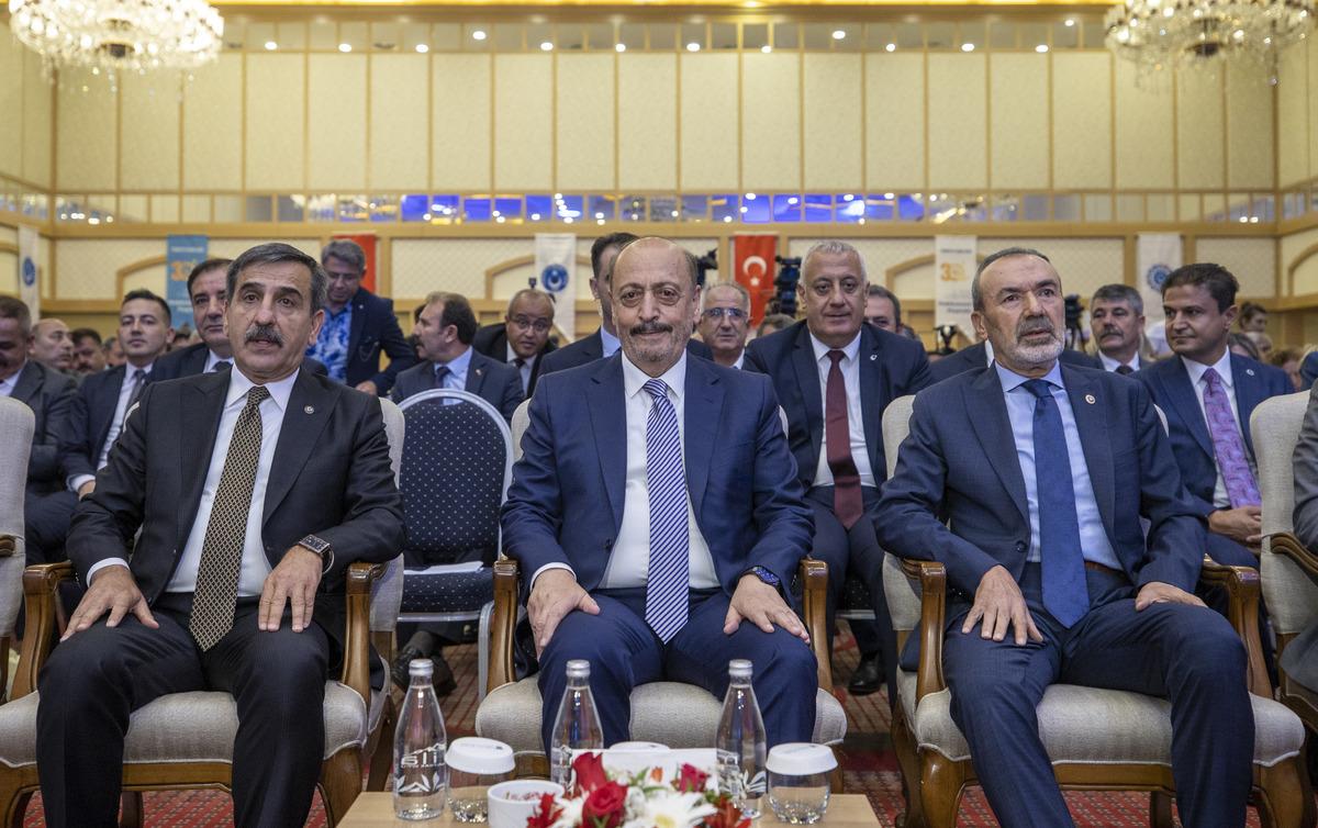 &Ccedil;alışma ve Sosyal G&uuml;venlik Bakanı Bilgin, Kamu-Sen kuruluş yıl d&ouml;n&uuml;m&uuml; programında konuştu: