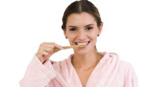 Sağlıklı ve parlayan dişleriniz için en iyi beyazlatan diş macunu