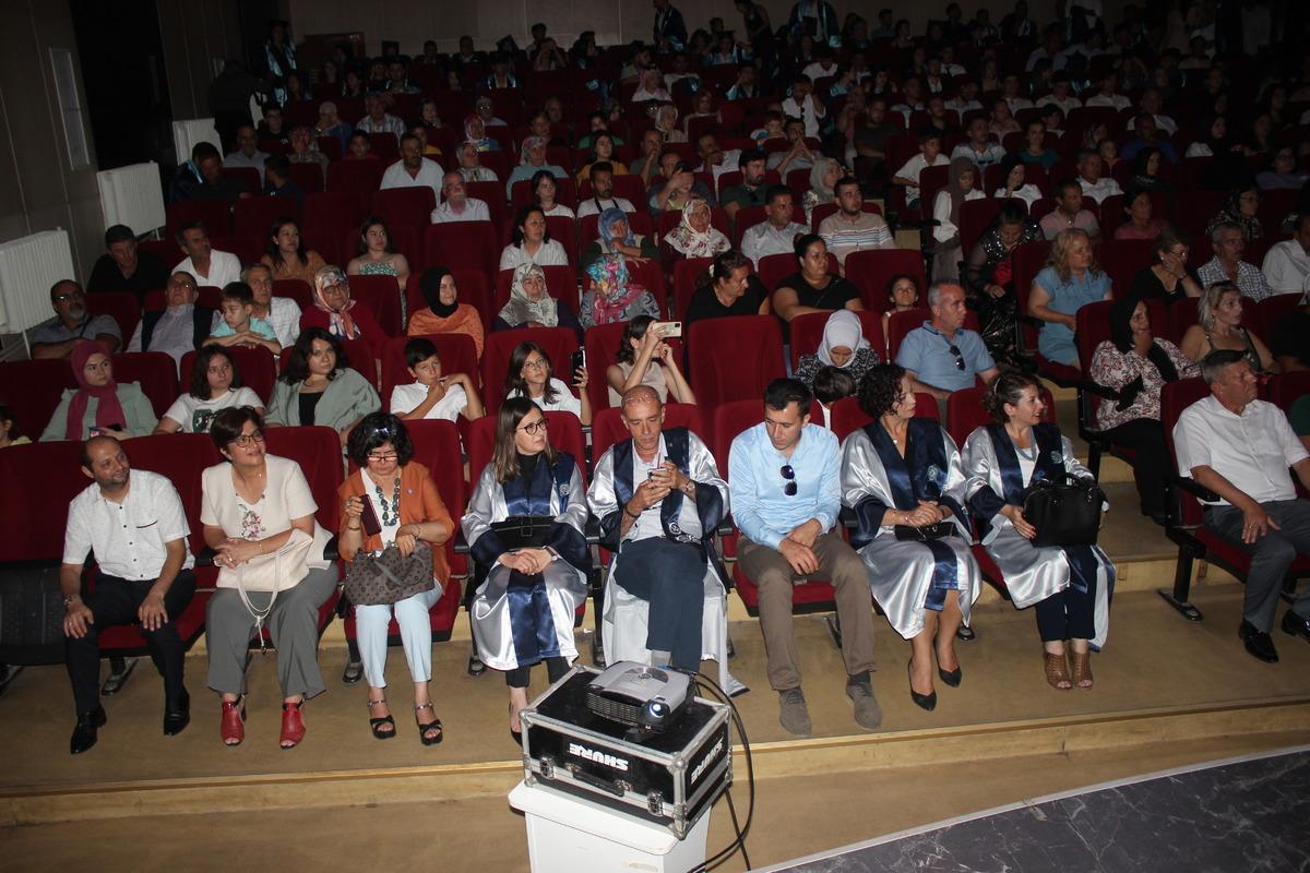 E&Uuml; &Ouml;demiş Meslek Y&uuml;ksekokulunda mezuniyet heyecanı yaşandı