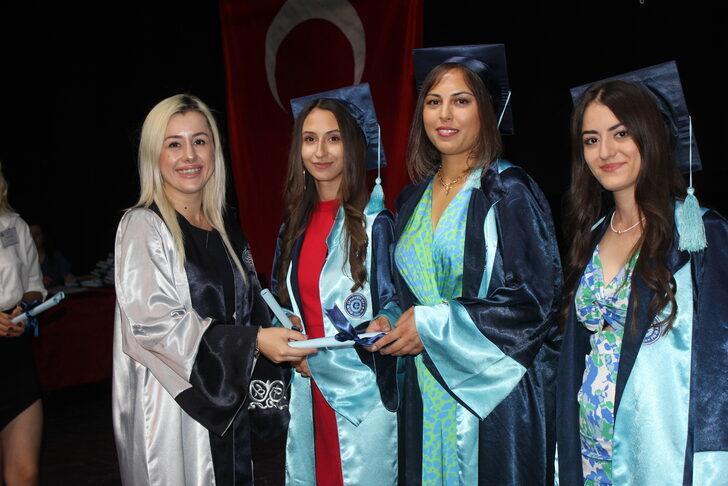 EÜ Ödemiş Meslek Yüksekokulunda mezuniyet heyecanı yaşandı G3