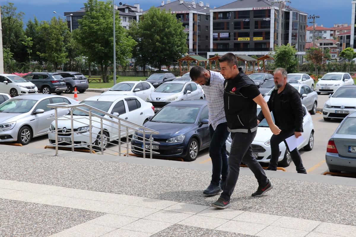 Bolu'da yolcu otob&uuml;s&uuml;nde uyuşturucuyla yakalanan ş&uuml;pheli tutuklandı