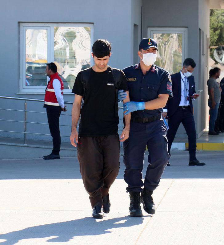 İzmir'de Afganistan uyruklu 226 düzensiz göçmen sınır dışı edildi G3