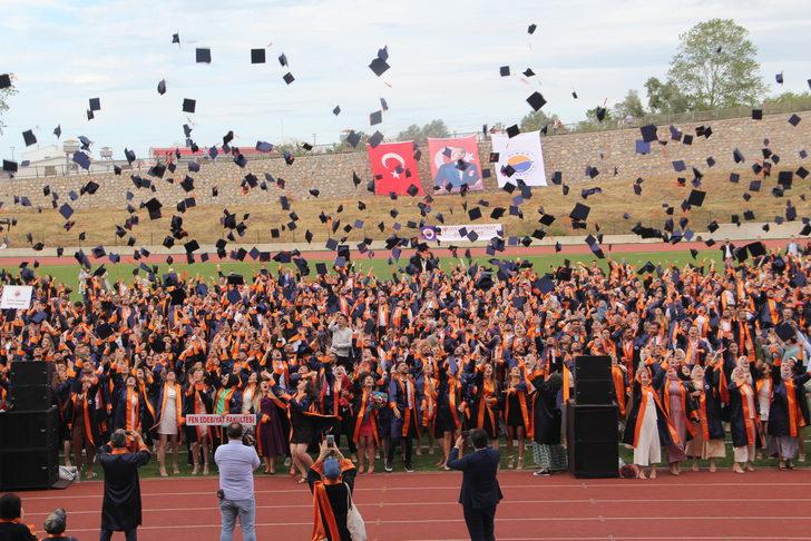 Sinop Üniversitesinde mezuniyet töreni düzenlendi G4