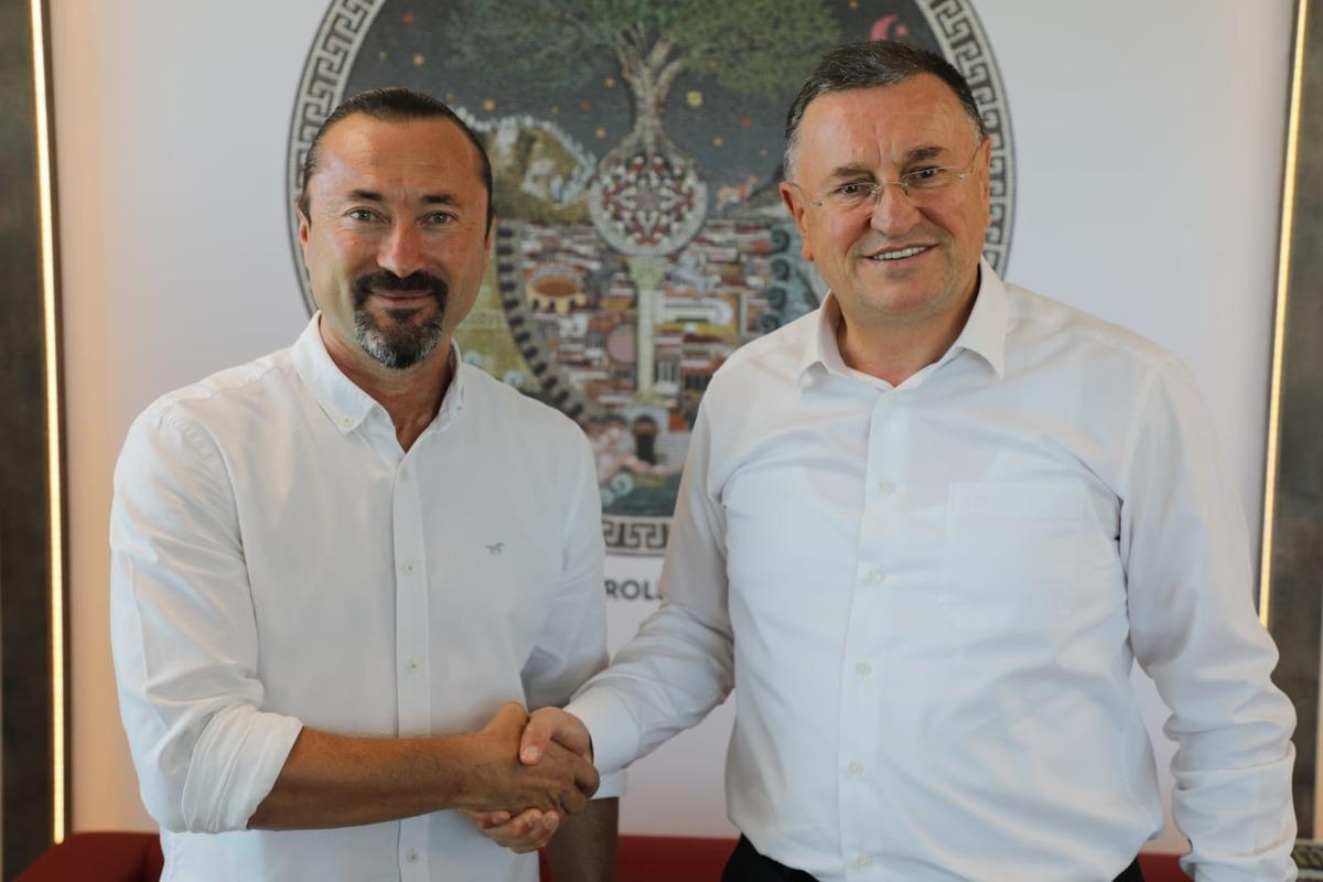 Hatayspor Kadın Futbol Takımı'nda teknik direkt&ouml;rl&uuml;ğe Hilmi Bug&uuml;ner getirildi